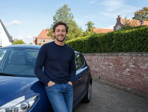 Verkäufer aus Willebadessen mit dem verkauften Fahrzeug